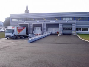 Porte sectionale, équipement de quai et porte rapide