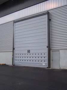 Porte souple rapide isolée